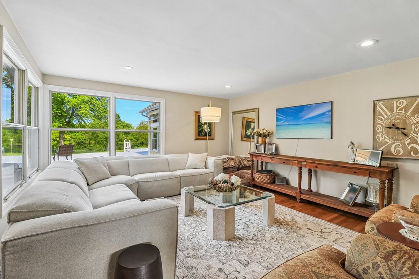 Come experience your everyday vacation home with this beautiful - photo 5