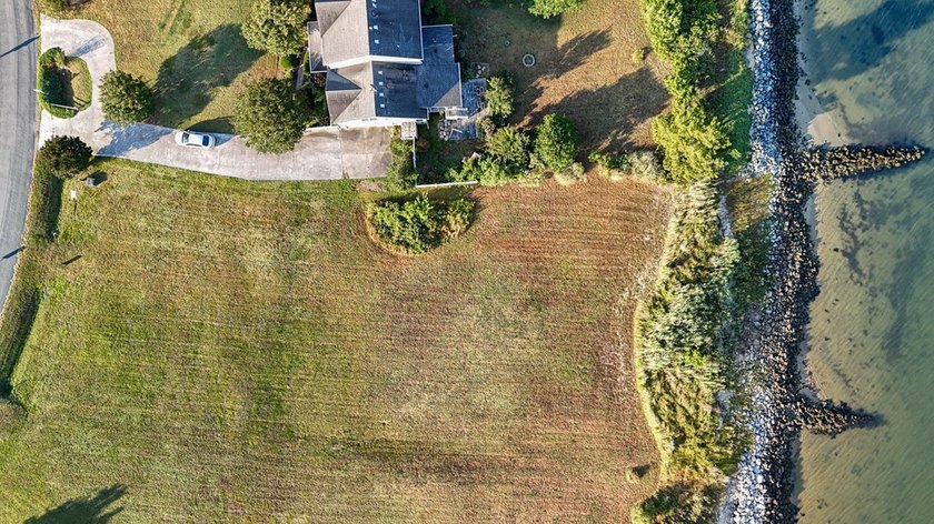 Unobstructed Chesapeake Bay Views! A rare blend of privacy &amp; - photo 9