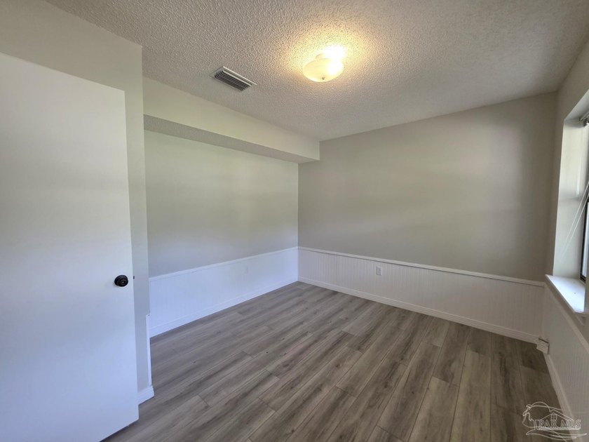 Waterfront living you've been dreaming of! Wake up each morning - photo 11