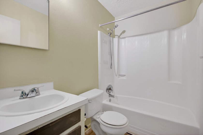 Excellent investment opportunity or owner-occupant purchase with - photo 14