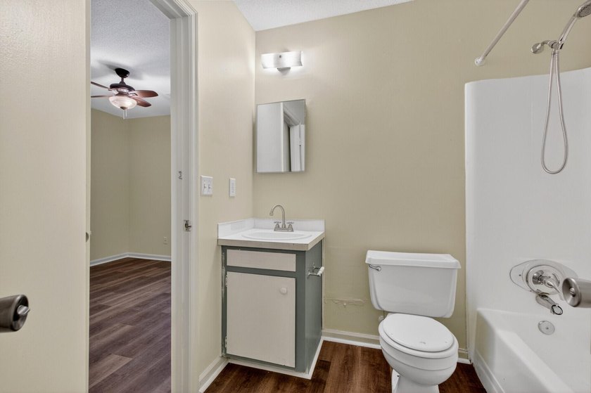 Excellent investment opportunity or owner-occupant purchase with - photo 15