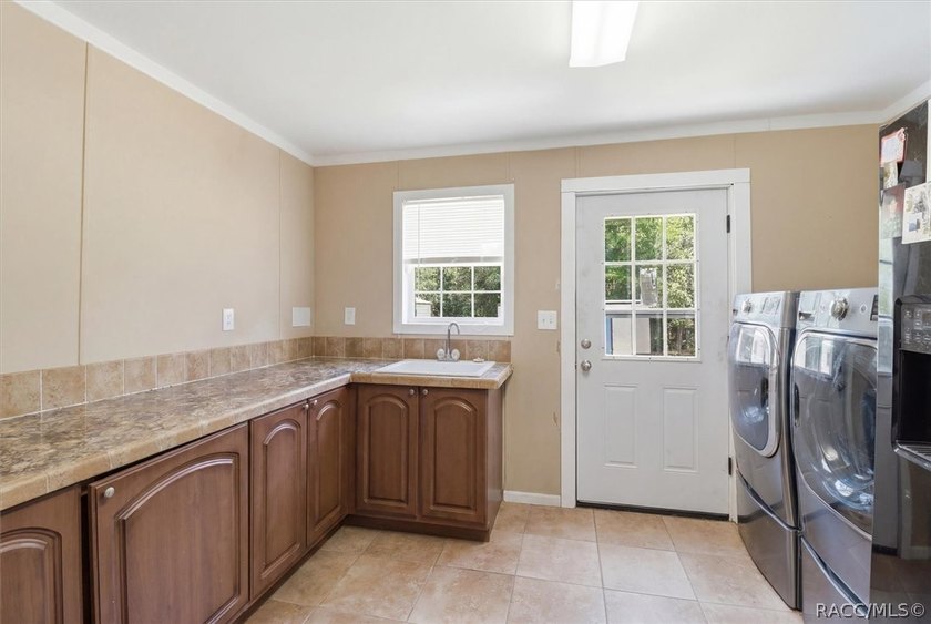 Discover the space and flexibility this charming country home - photo 15