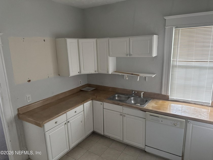 WONDERFUL OPPORTUNITY IN SPRINGFIELD! Built in 1922, this - photo 16