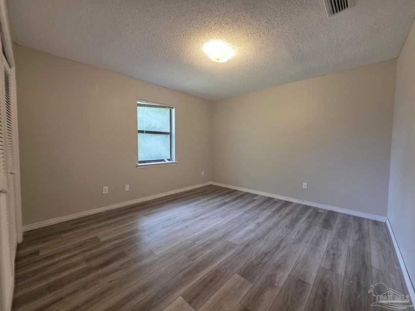 Waterfront living you've been dreaming of! Wake up each morning - photo 18
