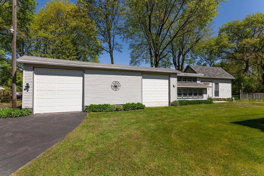 Discover this stunning 4,464 sq ft home set on 3.49 acres in the - photo 9
