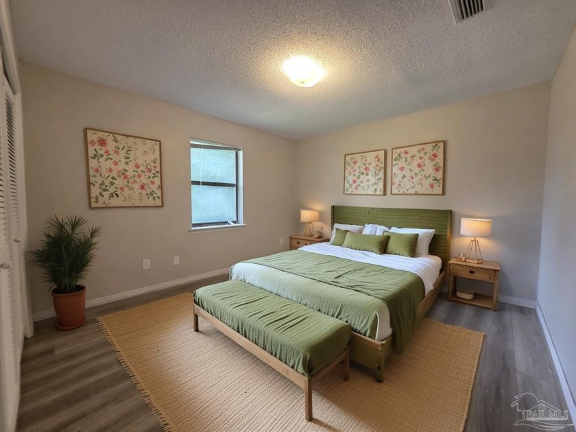 Waterfront living you've been dreaming of! Wake up each morning - photo 19