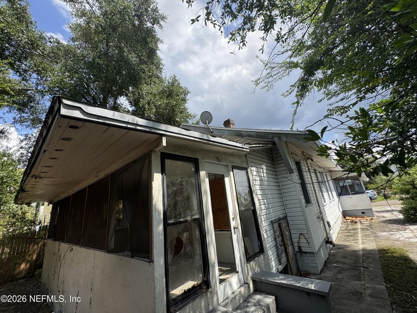 WONDERFUL OPPORTUNITY IN SPRINGFIELD! Built in 1922, this - photo 20