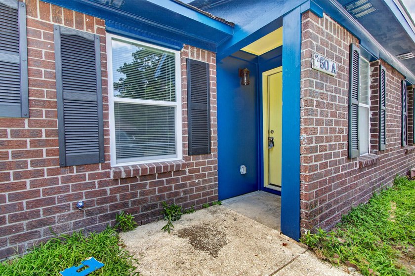 Excellent investment opportunity or owner-occupant purchase with - photo 25