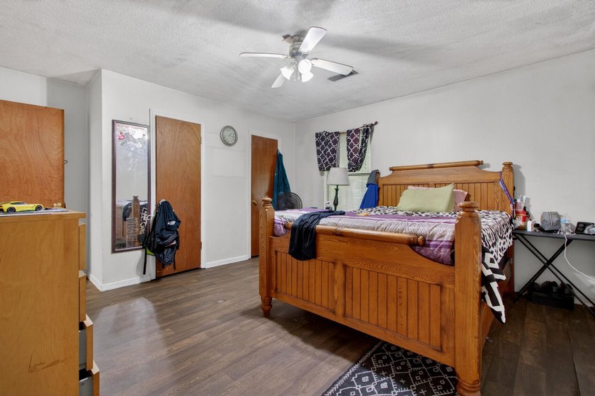 Excellent investment opportunity or owner-occupant purchase with - photo 34