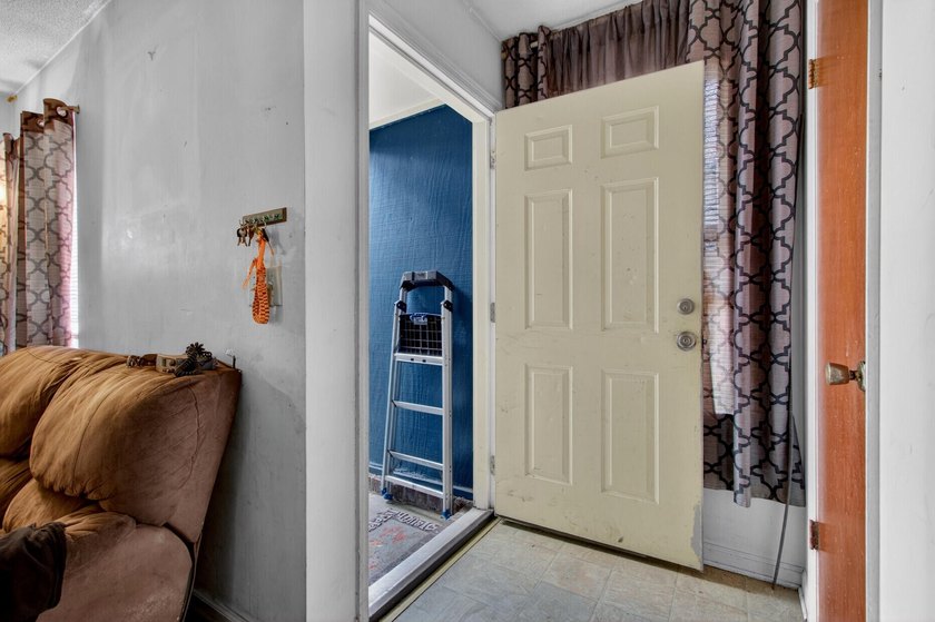 Excellent investment opportunity or owner-occupant purchase with - photo 35