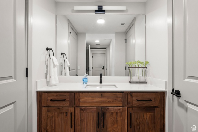 Modern Luxury Condo Near Bear Lake Short term rental Approved - photo 40