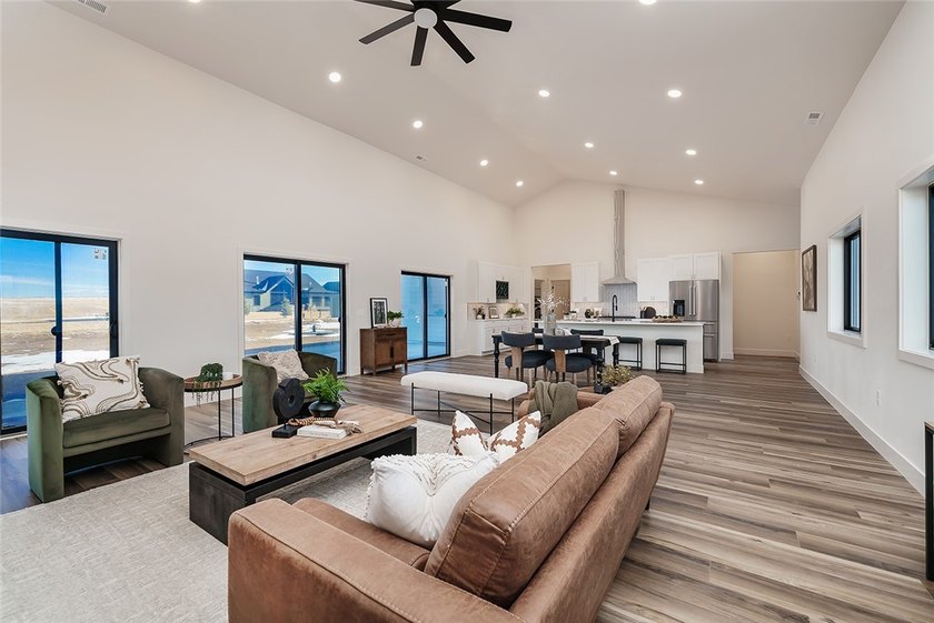 Experience Red Lodge living in this custom-built 3-bedroom, 2 - photo 6