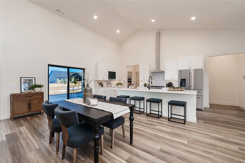 Experience Red Lodge living in this custom-built 3-bedroom, 2 - photo 7