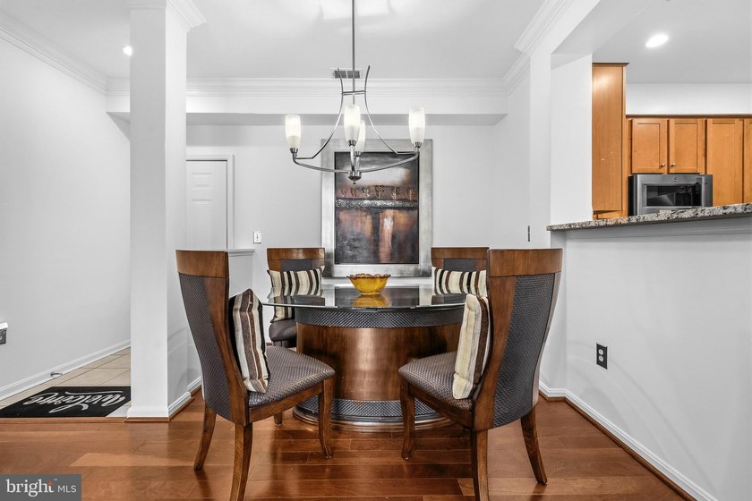 Beautifully maintained condo located in the highly desirable - photo 9