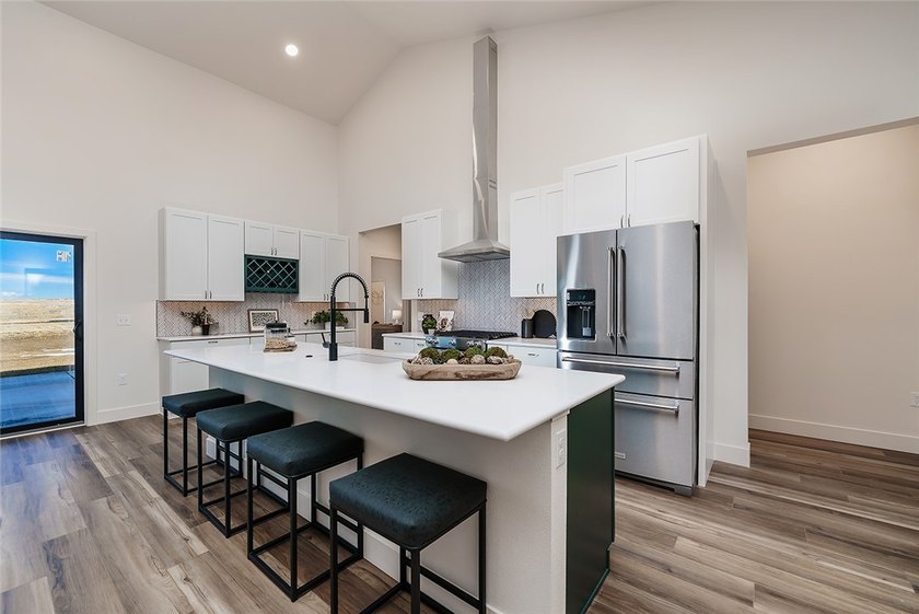 Experience Red Lodge living in this custom-built 3-bedroom, 2 - photo 10