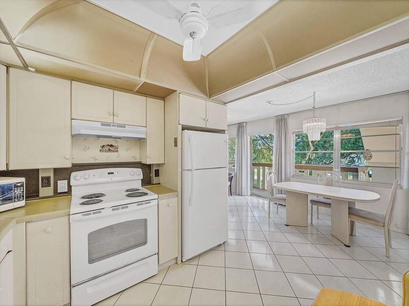 A rare opportunity to own a bright and spacious 2 bedroom, 2 - photo 6