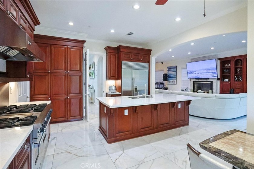 Welcome to 1121 Pinto Dr., a custom estate by renowned builder - photo 11