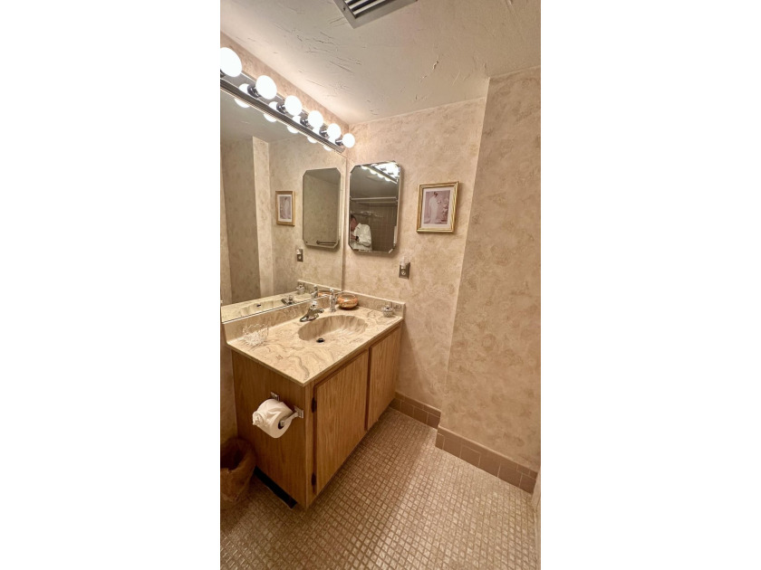 Welcome to 6585 Kensington Lane, Apt. 207, located in the - photo 14