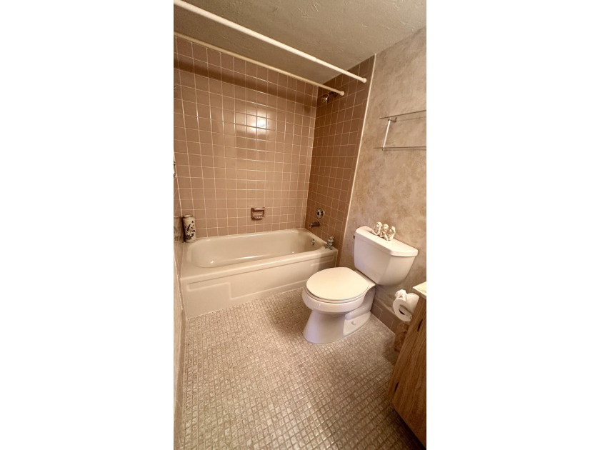 Welcome to 6585 Kensington Lane, Apt. 207, located in the - photo 15