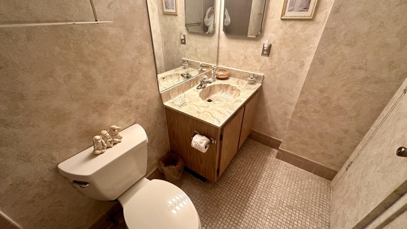 Welcome to 6585 Kensington Lane, Apt. 207, located in the - photo 18