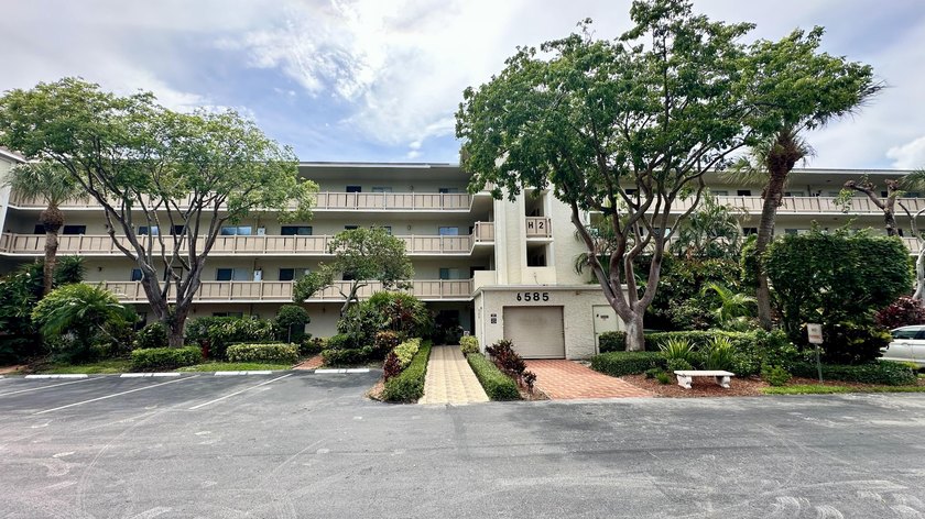 Welcome to 6585 Kensington Lane, Apt. 207, located in the - photo 24