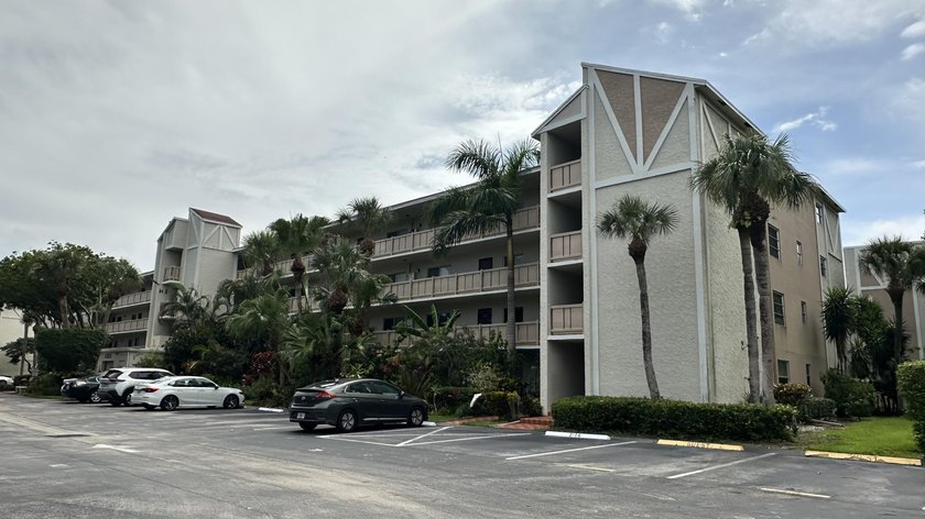 Welcome to 6585 Kensington Lane, Apt. 207, located in the - photo 25