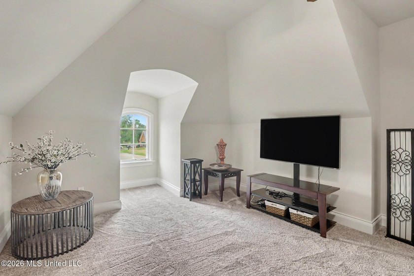 Welcome to this beautifully appointed French Country-inspired - photo 26