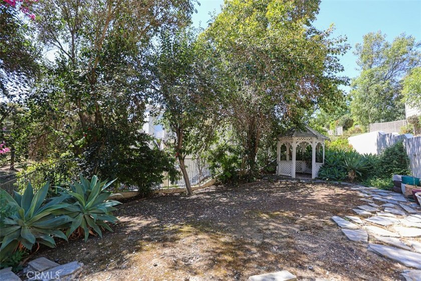 Welcome to 1121 Pinto Dr., a custom estate by renowned builder - photo 37