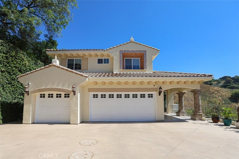 Welcome to 1121 Pinto Dr., a custom estate by renowned builder - photo 39
