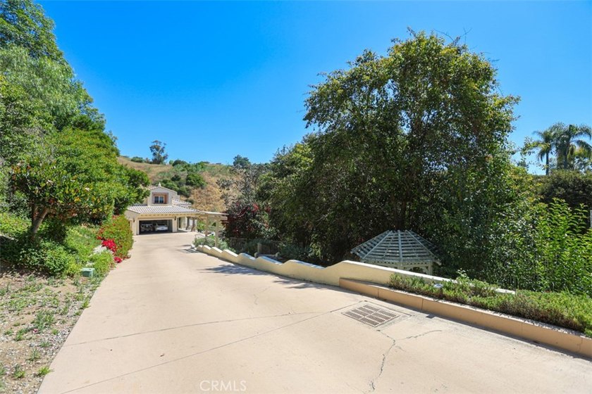 Welcome to 1121 Pinto Dr., a custom estate by renowned builder - photo 42