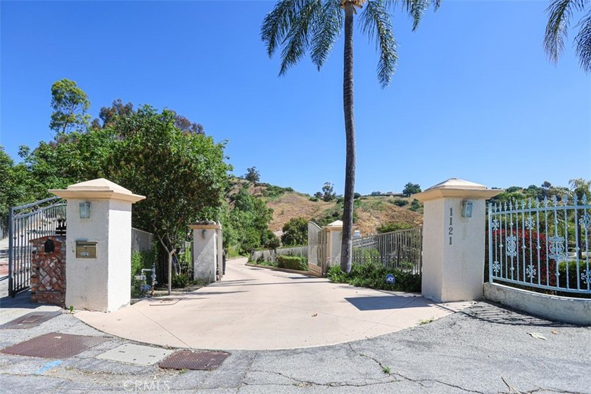 Welcome to 1121 Pinto Dr., a custom estate by renowned builder - photo 44