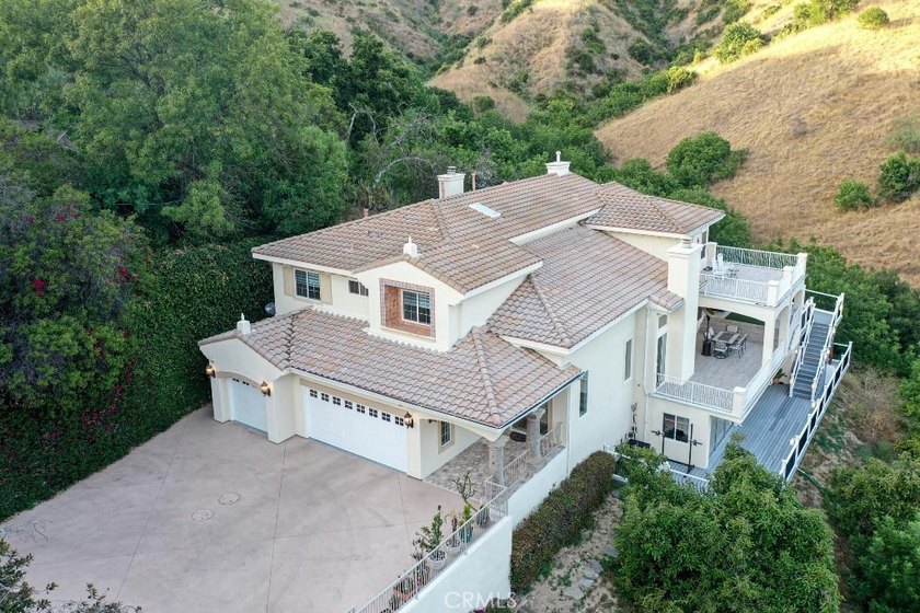Welcome to 1121 Pinto Dr., a custom estate by renowned builder - photo 47