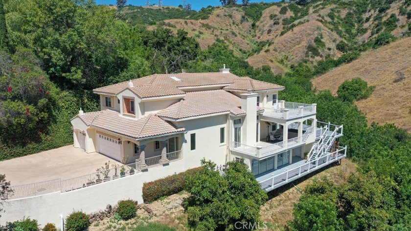 Welcome to 1121 Pinto Dr., a custom estate by renowned builder - photo 48