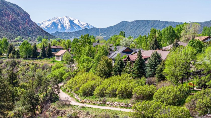 Luxury riverfront home on the Roaring Fork River in Glenwood - photo 3