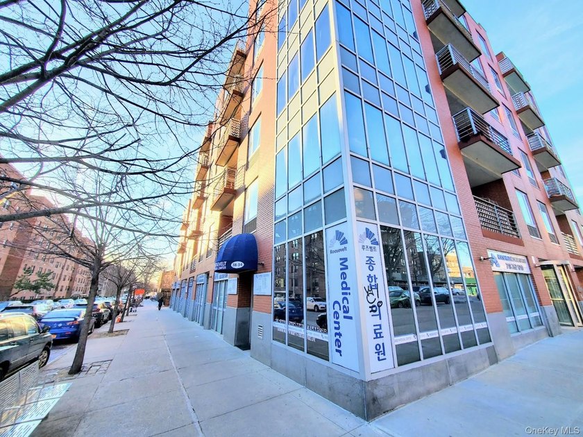 2200 Sqft Ground Floor Commercial Condominium. Prime Downtown - photo 2