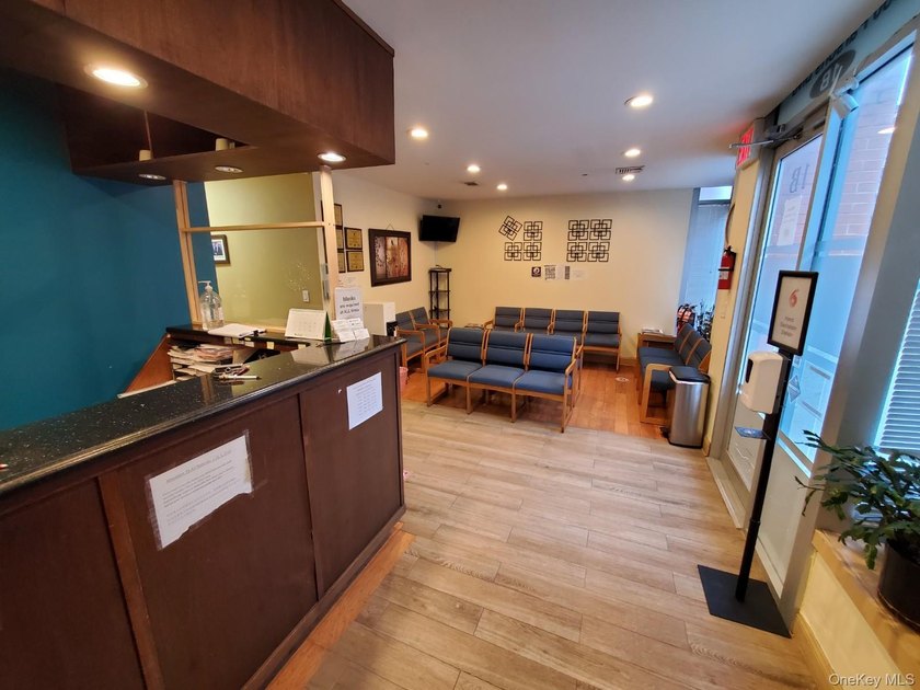 2200 Sqft Ground Floor Commercial Condominium. Prime Downtown - photo 4