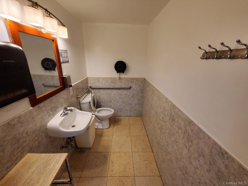 2200 Sqft Ground Floor Commercial Condominium. Prime Downtown - photo 8
