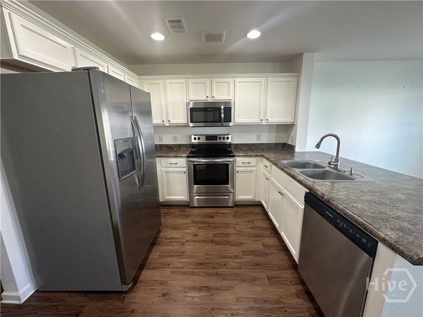 Priced to sell, this exceptional 3-bedroom, 2-bath home offers - photo 9