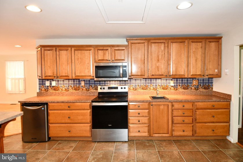 Peaceful Country Home ..SUPER SIZED!! Brick front Split Foyer - photo 14