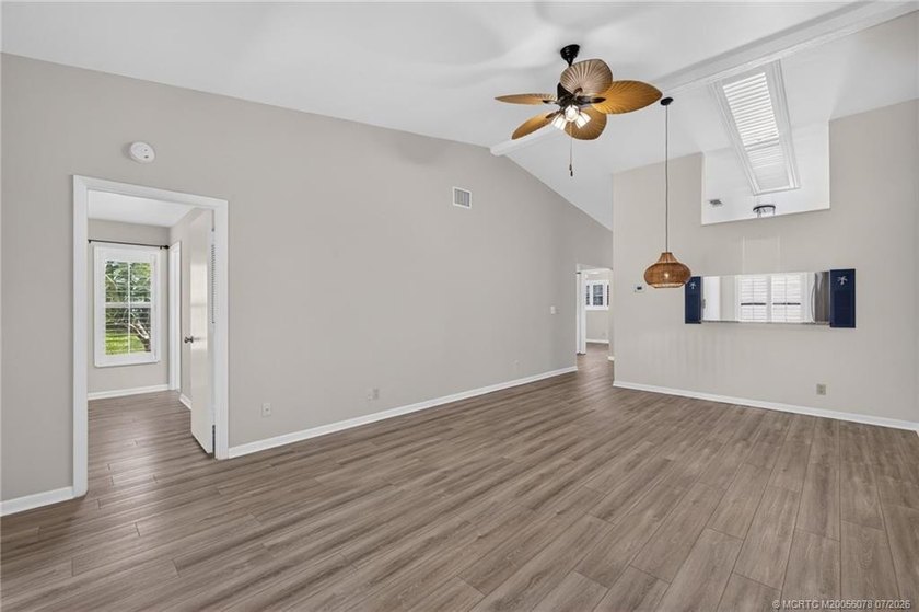 Beautifully updated villa in the centrally located community of - photo 16