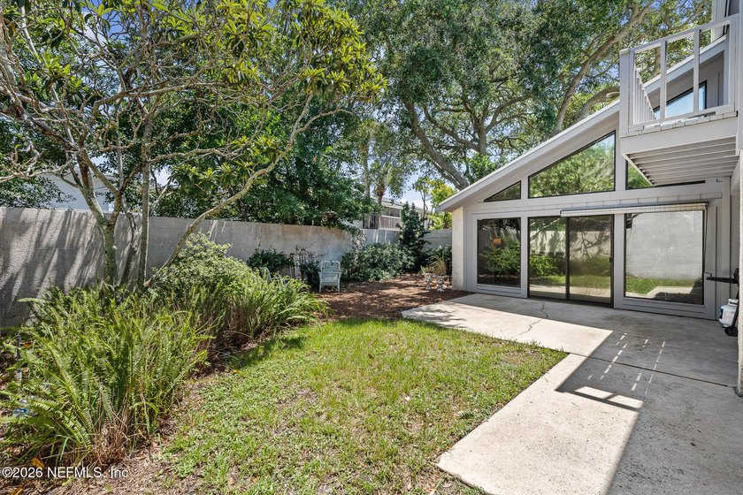 2445 Lorraine Court N is a 1,186 sq ft, 3 full bedroom, 3 full - photo 17