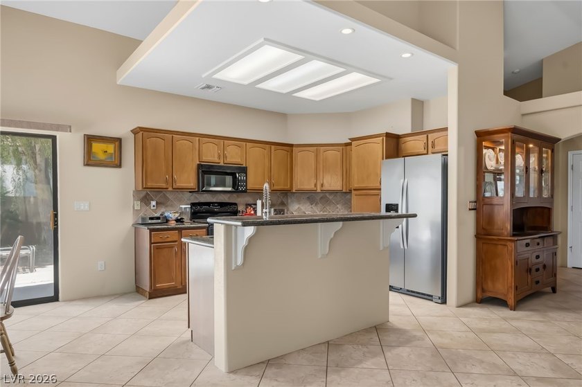 Discover this 2-bedroom, 2.5-bathroom single-family residence - photo 18