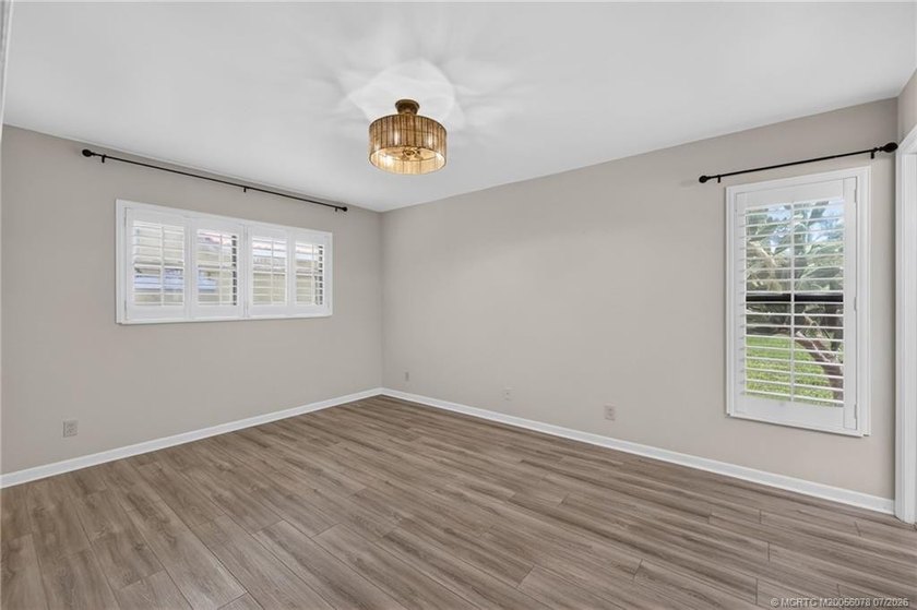 Beautifully updated villa in the centrally located community of - photo 18