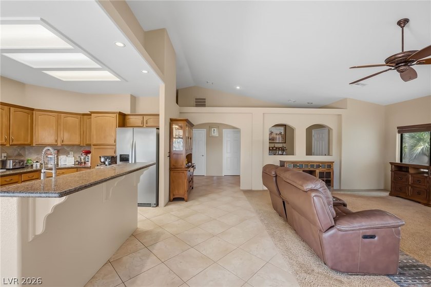 Discover this 2-bedroom, 2.5-bathroom single-family residence - photo 21