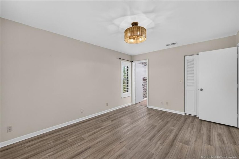 Beautifully updated villa in the centrally located community of - photo 21