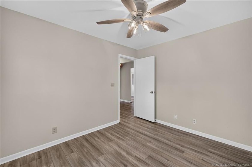 Beautifully updated villa in the centrally located community of - photo 24