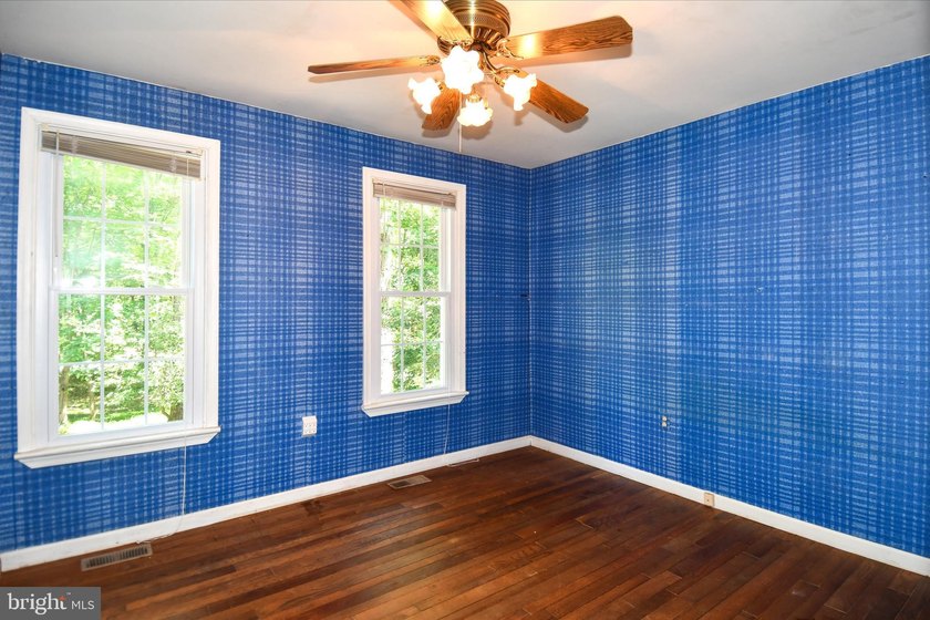 Peaceful Country Home ..SUPER SIZED!! Brick front Split Foyer - photo 30