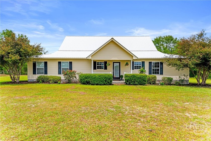 Experience the freedom of country living on 6.4 beautiful acres - photo 2