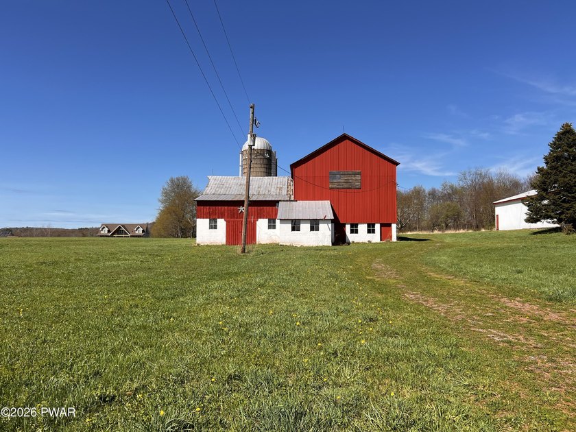 This property features a well-maintained barn roughly 12,000 sq - photo 2