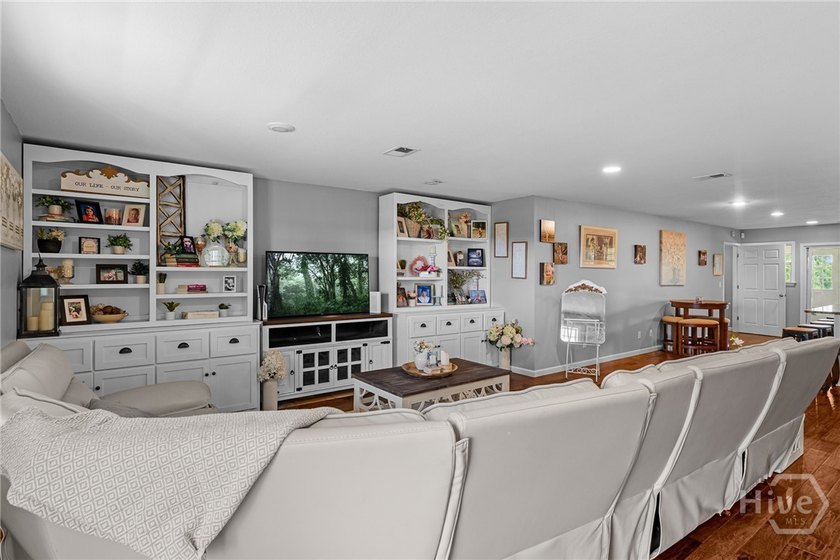 Experience the freedom of country living on 6.4 beautiful acres - photo 4